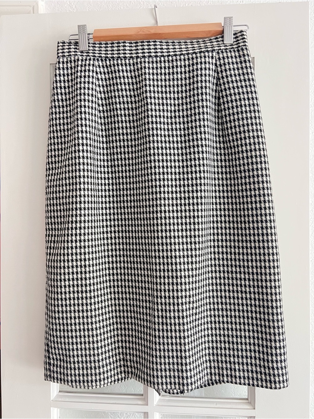 Vintage Norton McNaughton Black and White Houndstooth Midi Skirt